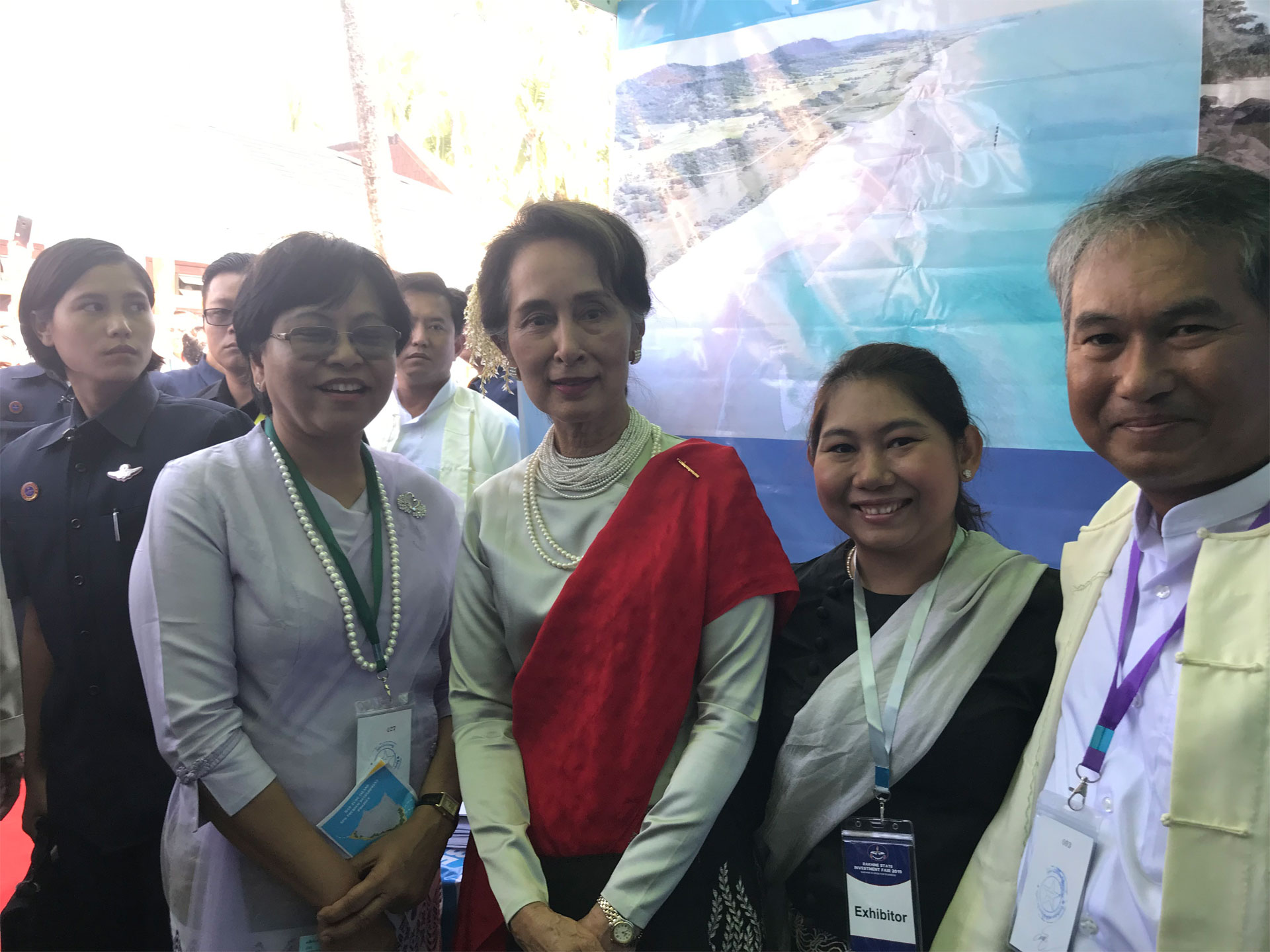 MSR president U Kyaw Hlaing (r) with our DP Head Ma Thet Thet Naing(r) and Daw Aung San Su Kyi